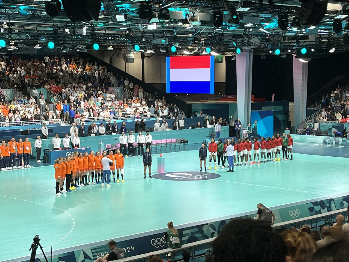 maaikewalters's tweet photo. Waar een klein land groot in kan zijn en hopelijk kan blijven! 🧡🇳🇱

🥇🥈🥉34 medailles @TeamNLtweets @TeamNLHuis 
🔝Sporters die boven zichzelf uitstijgen en unieke prestaties leverden
🧡 Overal in Parijs oranje supporters
🏅 6e op de medaillespiegel

Er is historie geschreven✨ https://t.co/LVPflnUQ4O