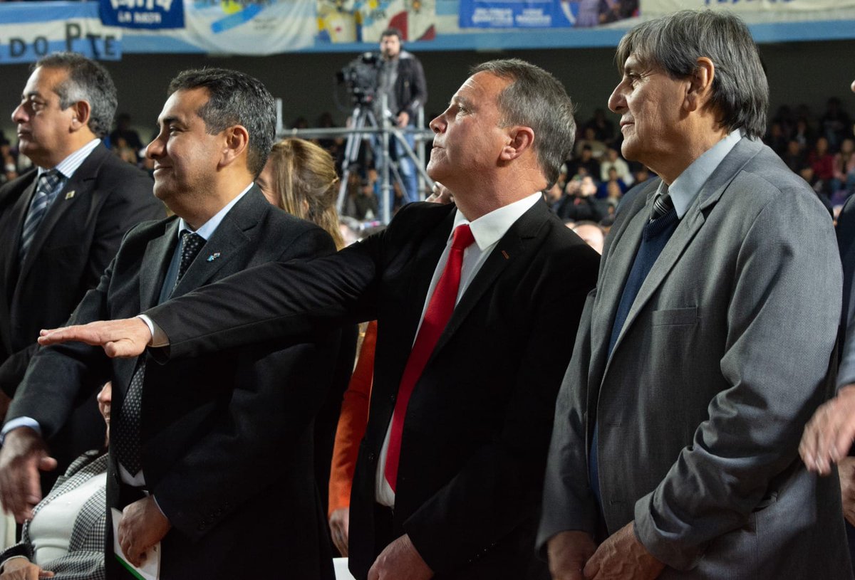 Si, juro!!!
El Intendente Rodrigo BrizuelayDoria participó del Juramento de la nueva Constitución de la Provincia de La Rioja.