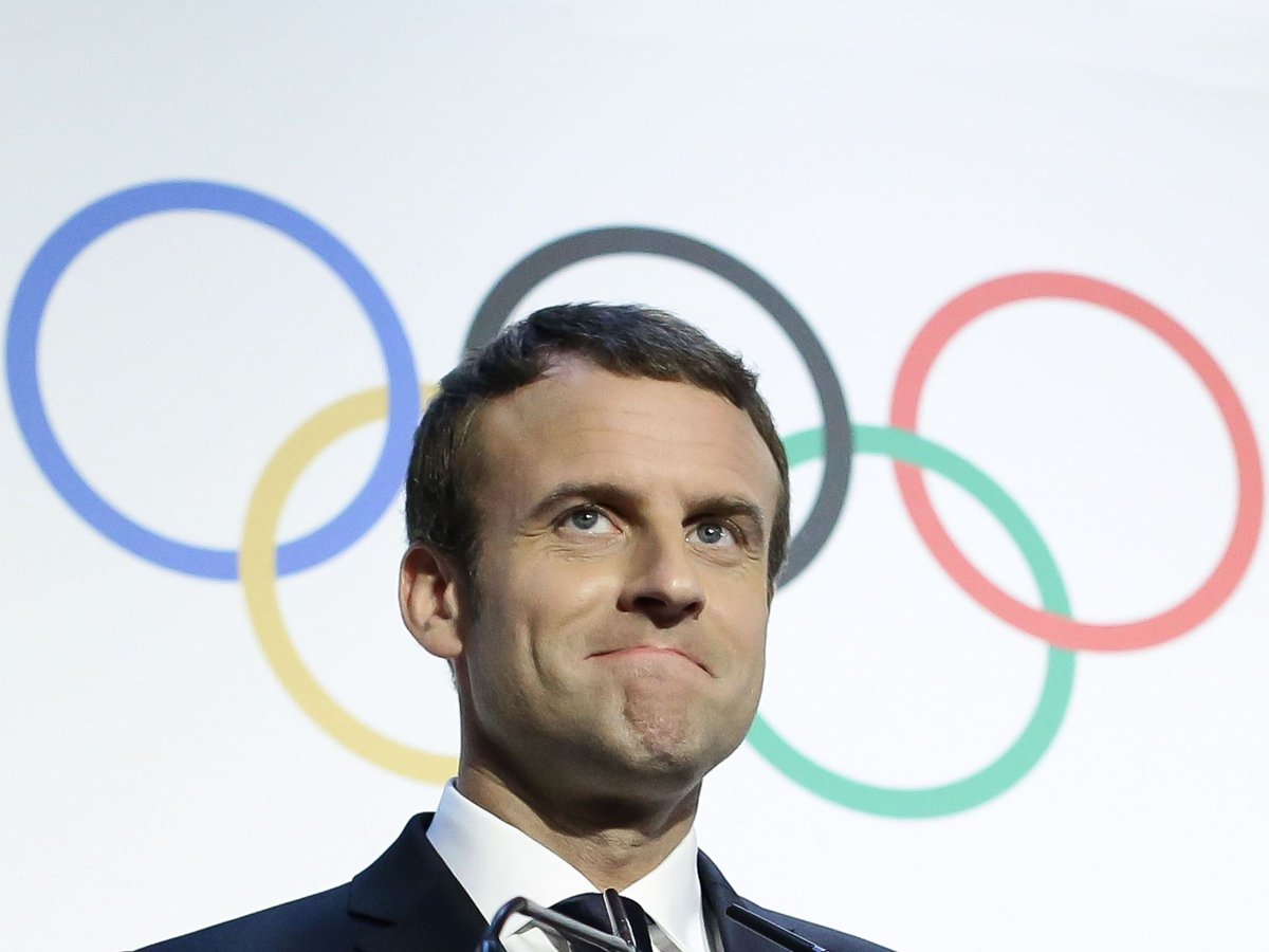 Si les jeux olympiques avaient été un échec, tout le monde lui serait tombé dessus. Alors disons le: merci <a href="/EmmanuelMacron/">Emmanuel Macron</a> d’avoir toujours refusé l’esprit de défaite, et d’avoir fixé de grandes ambitions, de la cérémonie d’ouverture au top 5. Un grand pari réussi ! 🇫🇷🇫🇷🇫🇷