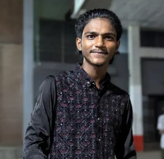 কোটা আন্দোলনে একমাত্র ছেলেকে হারিয়ে স্বপ্ন ভঙ্গ রিকশা চালক বাবার, পরিবারে শোকের মাতম