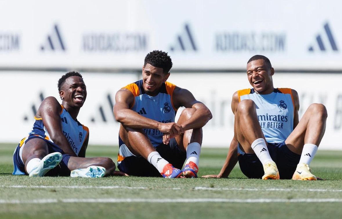 QUELLE PHOTO ! ✅🔥

Vini Jr, Jude Bellingham et Mbappé. 🤍

#RealMadrid