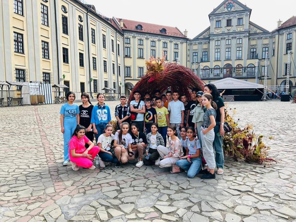 BelarusMFA's tweet photo. 7️⃣5️⃣ orphans from Syria are enjoying their holidays in the Belarusian camp "Zubrenok". This is the 3rd group of children in 2024 & 12th over more than 5 years of the Humanitarian Program. 

Since 2017, more than 1,500 Syrian boys & girls have spent their holidays in 🇧🇾 by the decision of President of Aleksandr #Lukashenko