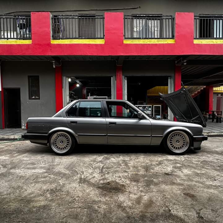 Suka Mobil Tua tweet media