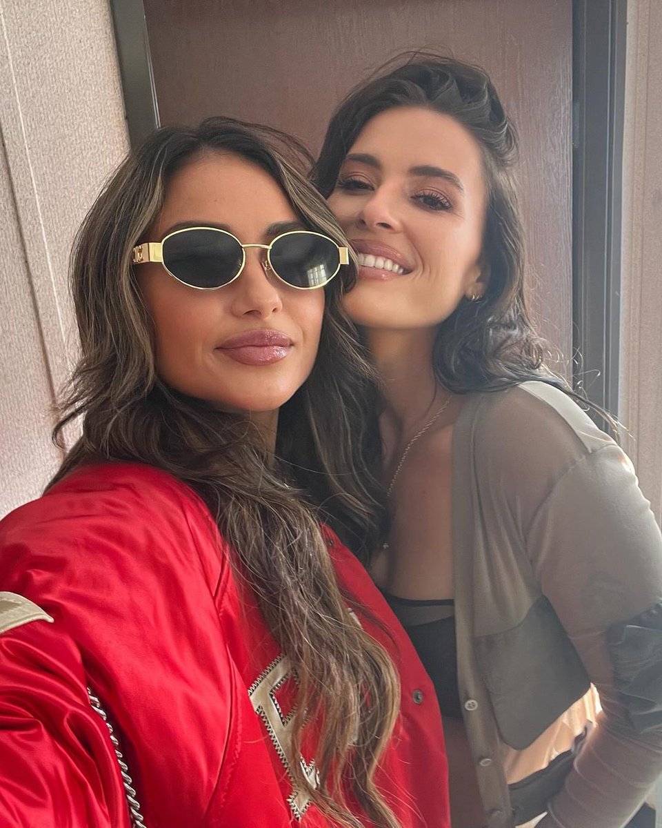 fndgfletcherbr's tweet image. 🆕 Nova foto da Fletcher nos bastidores do #OutsideLands