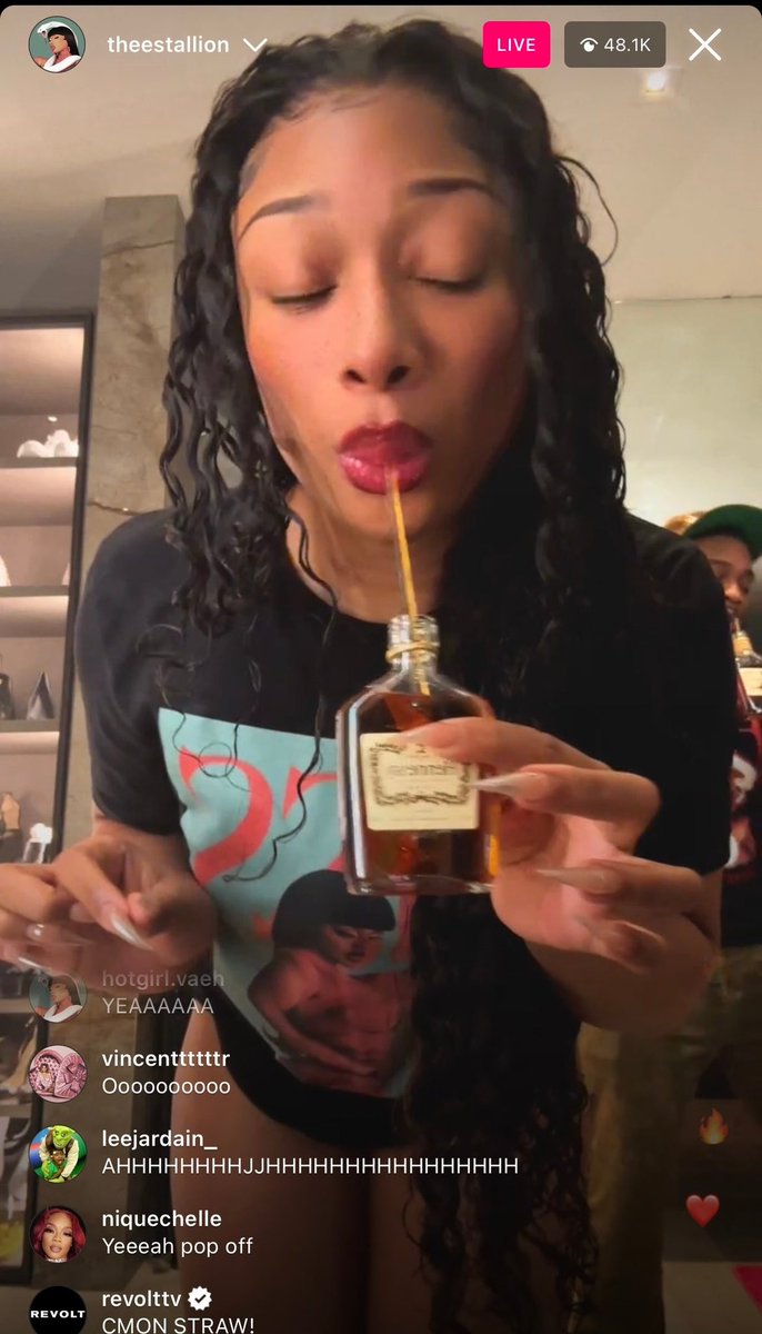 This is Megan on live drinking henny thru a straw after hiss went #1 🙂‍↕️