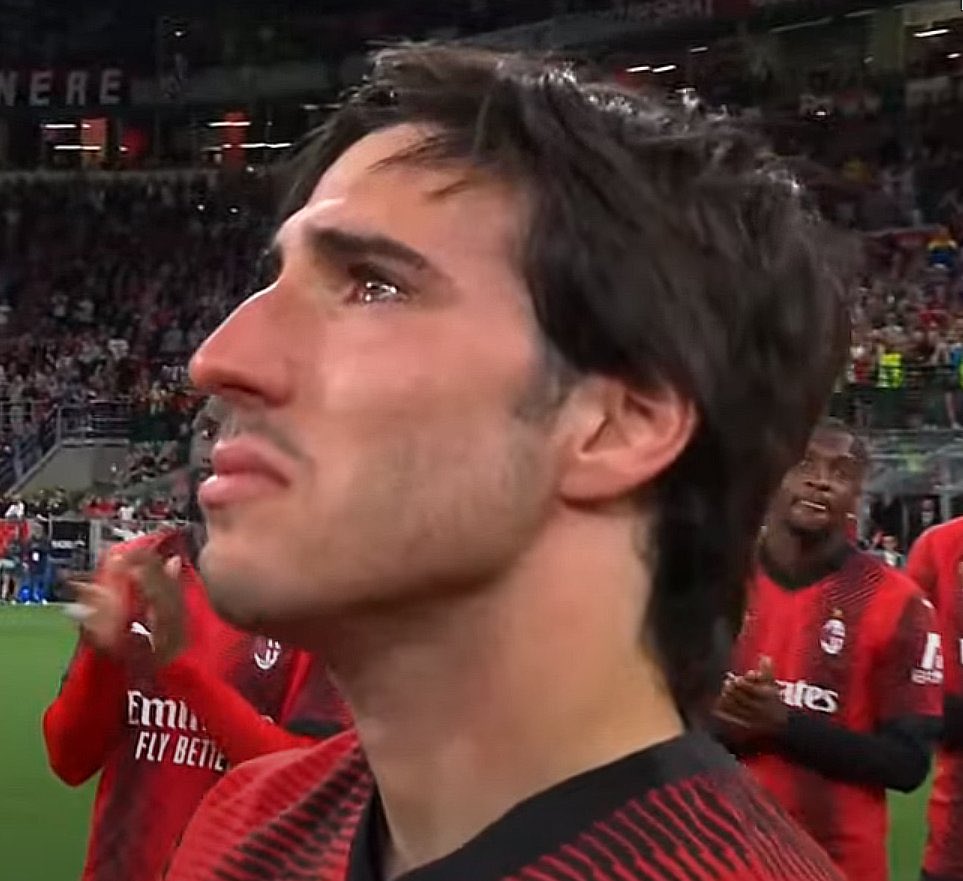 pigraurita_'s tweet photo. Alice Campello e Alvaro Morata sono quello che per voi erano Ilary e Totti, sono quello che erano Albano e Romina per i miei genitori.
Sono in lutto https://t.co/nsMQCFev90