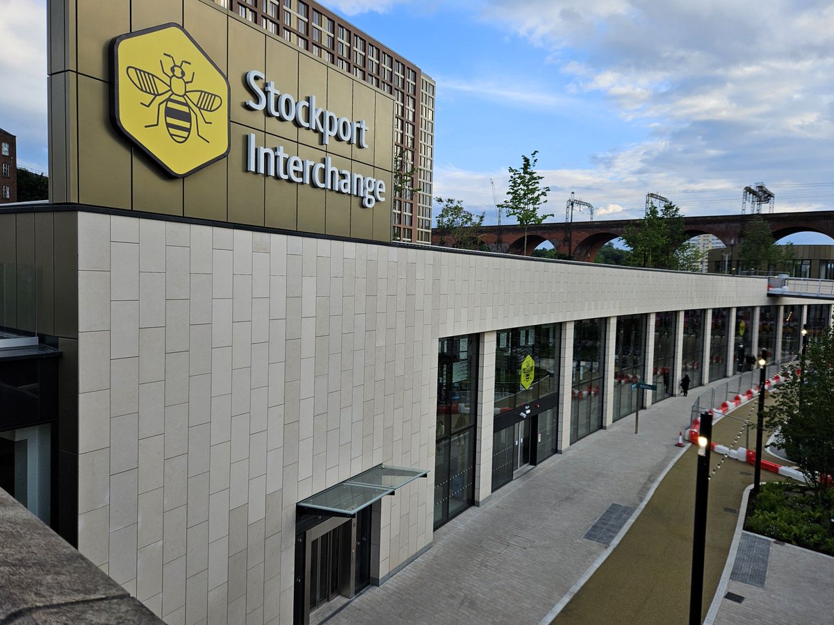 LongworthFacade's tweet image. Today we&apos;re looking back at Stockport Interchange which was handed over earlier this year.

On this project we carried out the facade to the Interchange, working for @WillmottDixon Construction

#stockportinterchange #constructionuk #stonecladding #stockport