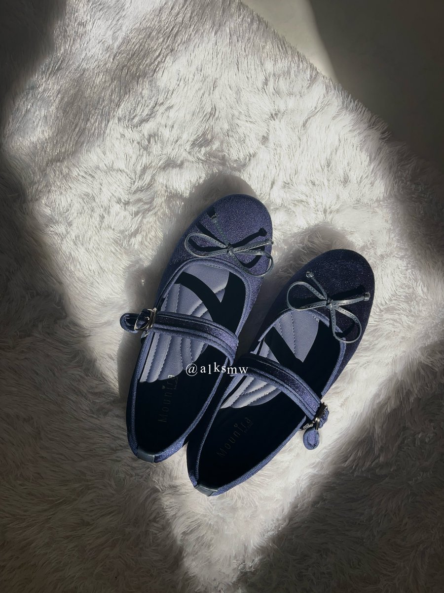 alksmw's tweet photo. beli flatshoes under 100k ga berharap lebih buat kualitasnya tapi menurut aku ini cakep parah 😭🤏🏻

flatshoes warna navy boleh juga 👀💙 https://t.co/JMjuoOecB4