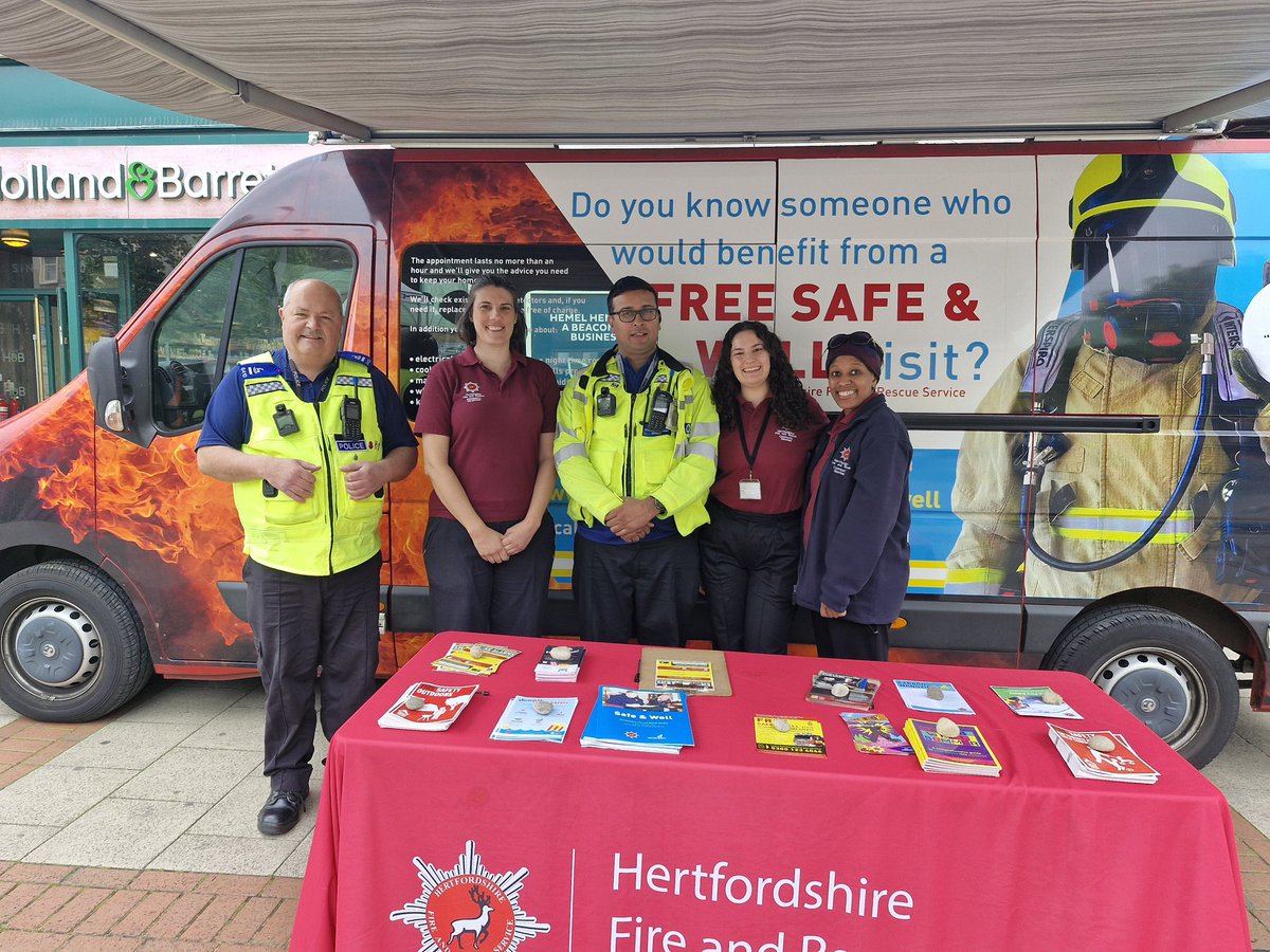 #Volunteers Anya, Charlotte, and Yolanda supported <a href="/HEMELFIRE/">HEMEL HEMPSTEAD FIRE</a> with a Community Reassurance event in Hemel Hempstead Town Centre this weekend alongside colleagues from <a href="/HertsPolice/">Herts Police</a> #CommunitySafety