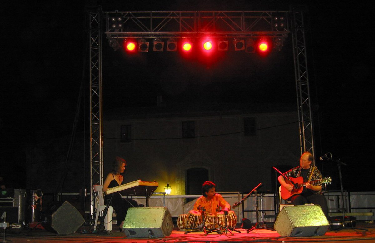 Ancient Future - Hendrix History
8/12/68, Jimi joined Joan Baez at the “Operation Airlift Biafra Benefit” at the Scene Club in New York City. I taught two of Baez's relatives guitar, and on 8/12/05, Ancient Future performed at the Festival Internacional de la Guitarra in Spain.