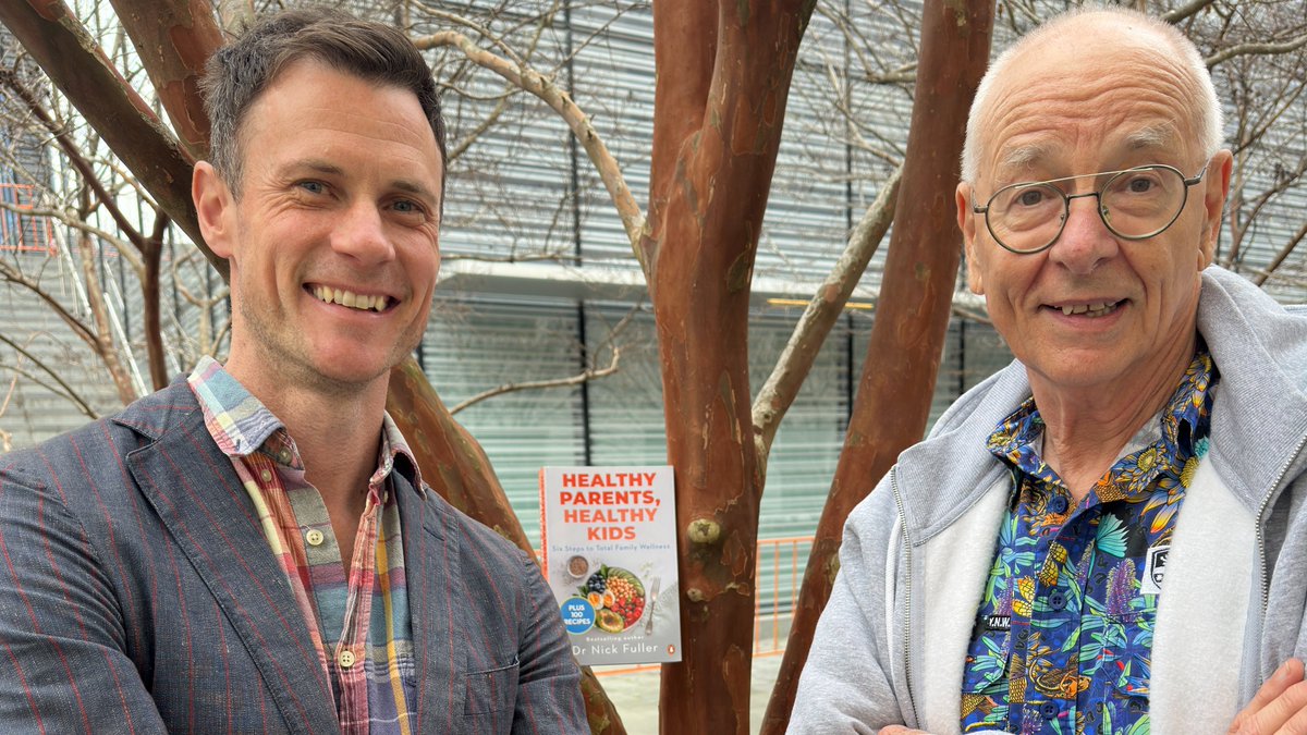 <a href="/drnickfuller/">Nick Fuller</a> (recent dad) talks about his book 'Healthy Parents, Healthy Kids' and teaching children how to eat. The good habits learned early lead to healthy lives. #shirtloadsofscience 🥕 🥦
🎧Apple: bit.ly/3WZijsS
🎧Android: bit.ly/3AkBlRI
