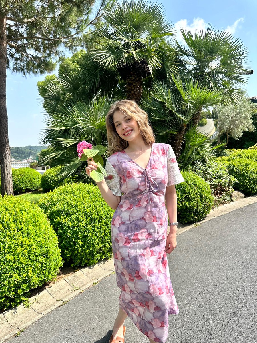 adL_official's tweet image. Ecem Turan, For Art SS’24 koleksiyonu “Konuşulmayan Beklentiler” desenli elbisesi ile en sevilen renkleri doğa ile buluşturuyor.

#adL #forart #ss24