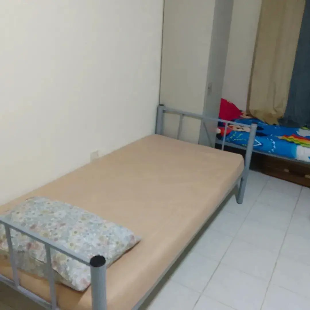 عجمان النعيمية 1  / سكن عزاب / او / موظفين / 
بجانب مدرسة الحكمة الخاصة 
وبجانب موقف حافلات دبي الشارقة 
ومقابل فندق بلاك رامادا على شارع الشيخ خليفة 
سراير سنغل وسراير دبل 
السعر .................. مناسب للجميع 
اتصال  0522503544 
واتس 0527285206