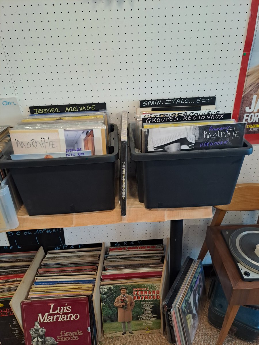 MORNIFLEband's tweet photo. Amis du Sud !
Nos vinyles sont désormais en vente à Béziers chez @jm_vinylss 
Super boutique remplie de pépites...😍

#mornifle #mornifleband #vinyl #vinylcollection #vinyle #vinyleshop #beziers #disquaire #posthardcore #jmvinyl #disquaireindependant #disquairebeziers #vinylmetal https://t.co/3HA79SO316