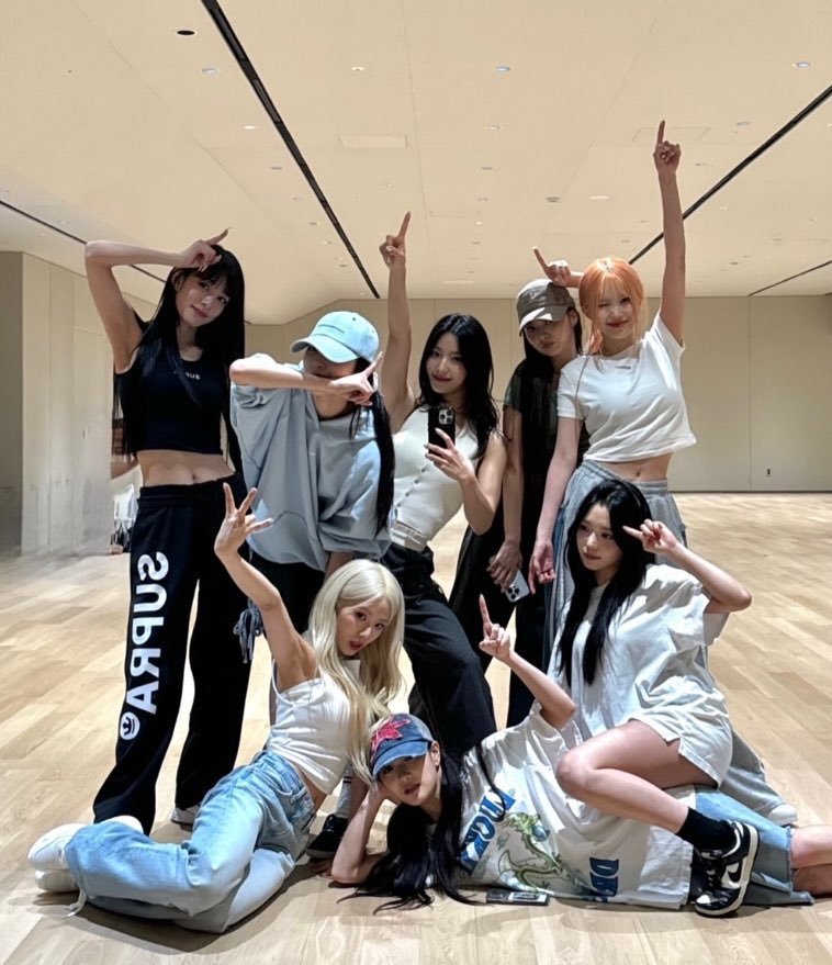 f9_sy9ood's tweet photo. #프롬이_여름은_Supersonic 
#Summer_with_Supersonic

가보자고! https://t.co/VD1UhSyvfF