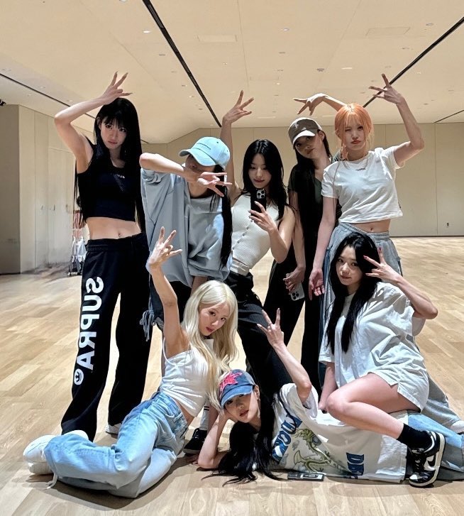 deok_624's tweet image. 오늘여섯시슾빠써닠컴백
#프롬이_여름은_Supersonic
올여름프로미스나인의
#summer_with_Supersonic
수퍼소닉들으며함께하자