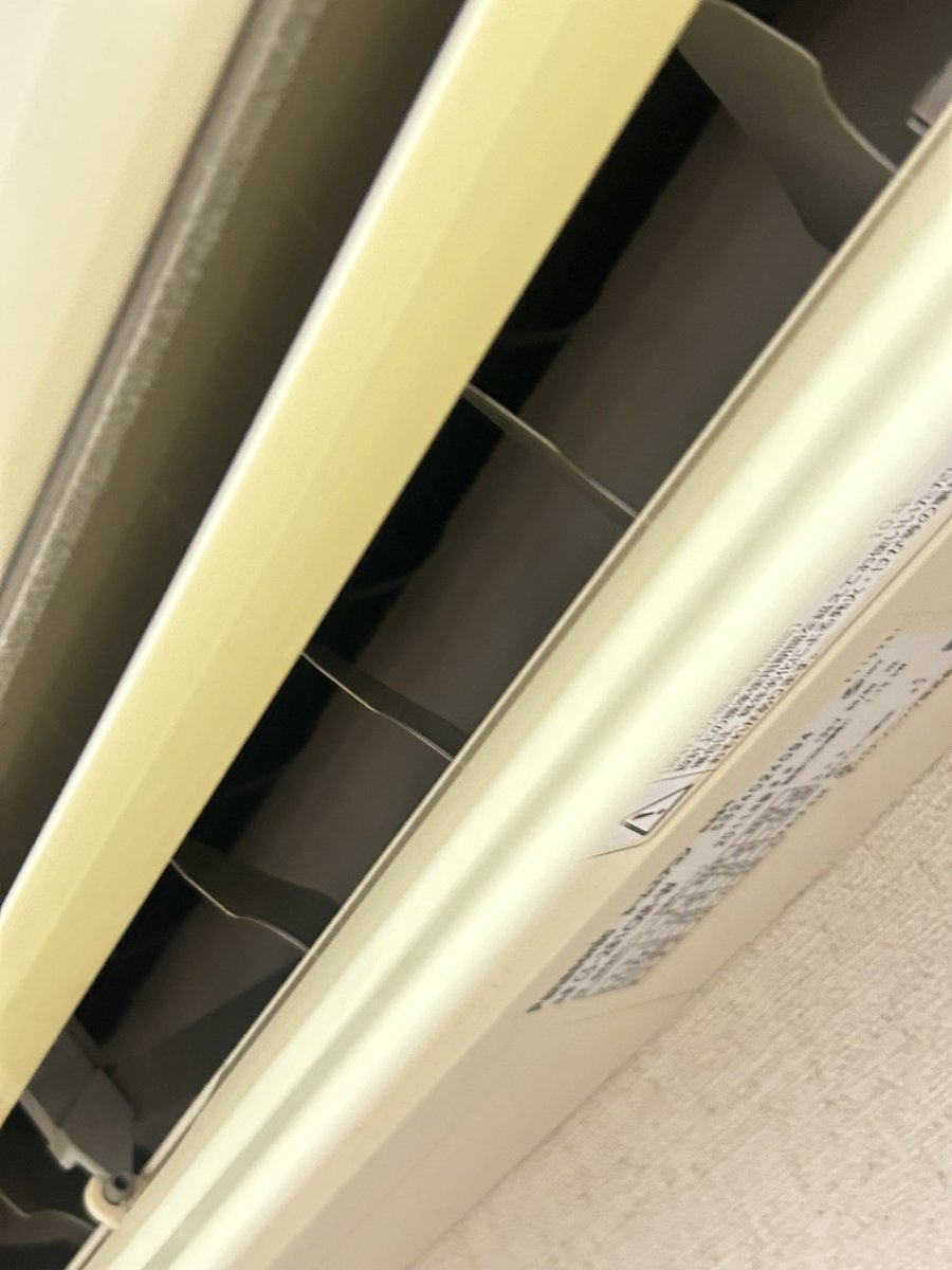 お盆も連日エアコンクリーニングで稼働中💪

「お掃除機能付きエアコン」と言ってもお手入れは人の手が必要！！
決してお掃除要らずではございませんのでご注意を🙇‍♂️💦

#高知美装