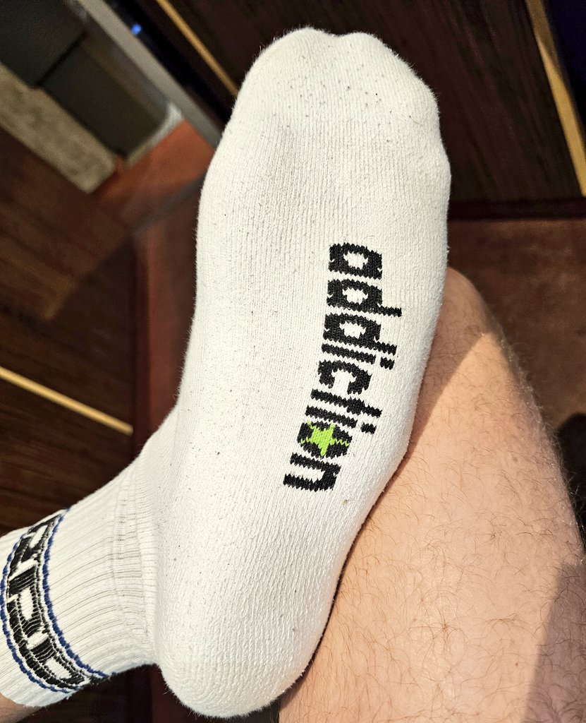 Smelly socks for all my sluts!
Come sniff them, take it bitch 😈

#kinky #sockslover #gaygerman