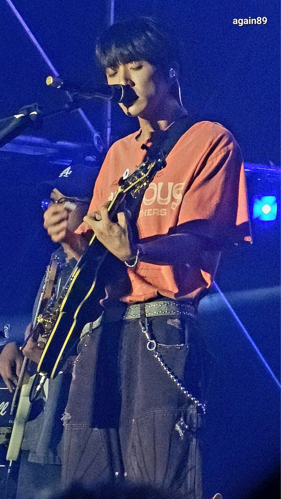 Again894's tweet image. #이승윤
감은눈