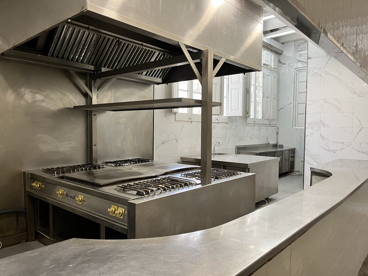 Situat al costat del passadís central de Casa Rius, l’Espai Art Gastronòmic🌱🍴🍳✨és l’adequat per crear propostes gastronòmiques i fer la producció final del càrtering que dona servei a altres espais.