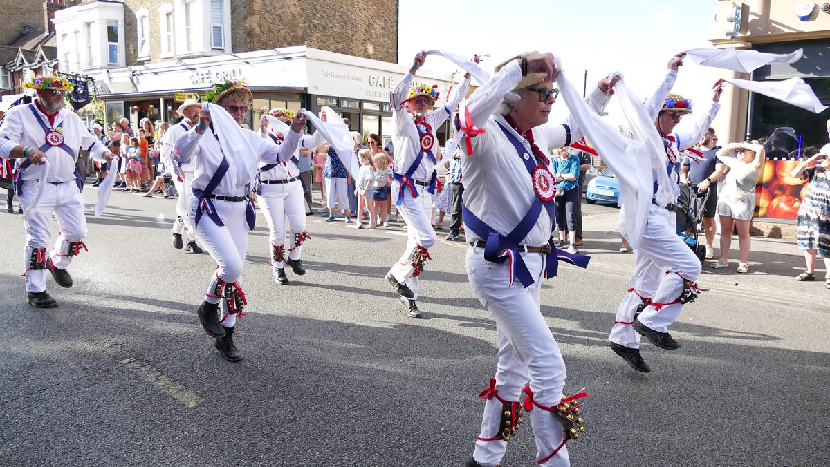 CommunityAd's tweet image. Dancing through the streets, colourful costumes everywhere! The  Broadstairs Folk Week Parade brought smiles to faces young and old. From Morris dancers to musicians, the town came alive with tradition and joy.
Photos by Frank Leppard 
 #folkweek #broadstairs #thanet #Kent