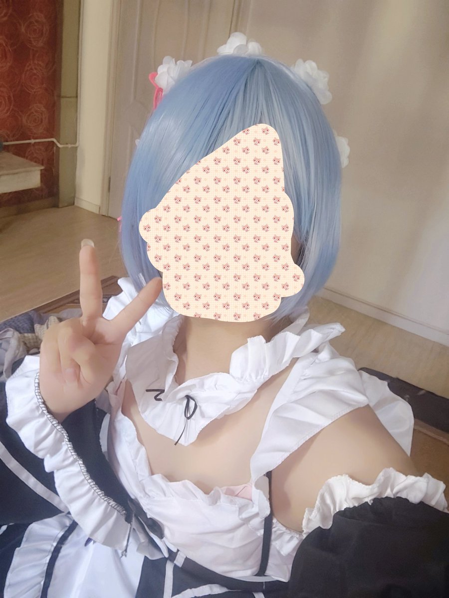 farsaulara95238's tweet photo. 不愧是女仆装，我这臭屌丝穿的都这么好看，猜猜我cos的是谁 #女仆 #男娘 #伪娘 #cos https://t.co/pU9mcG0nMp