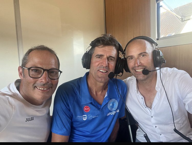 Gwendal Louvel France 3 /France Bleu/Speaker FFC (@gwendallouvel) on Twitter photo Juste incroyable! Interviewer Abraham Olano ( champion du monde sur route et du CLM et vainqueur de la Vuelta dans les années 90) dans notre cabine commentateurs avec <a href="/YvoBolgiani/">Yvonnick Bolgiani</a> . Je viens de revivre mon adolescence en quelques minutes…😍 Juste incroyable! Interviewer Abraham Olano ( champion du monde sur route et du CLM et vainqueur de la Vuelta dans les années 90) dans notre cabine commentateurs avec <a href="/YvoBolgiani/">Yvonnick Bolgiani</a> . Je viens de revivre mon adolescence en quelques minutes…😍