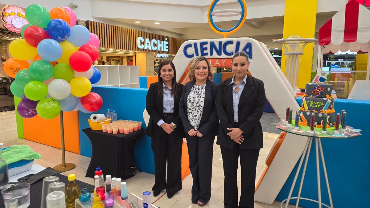 RamonHernande23's tweet photo. ￼
 Ciencia Play:
La nueva amenidad de Galerías la Pradera que estimula la creatividad y aprendizaje en los niños 

Una nueva amenidad que,además de divertida también es educativa, llega al centro comercial Galerías La Pradera, zona 10. Ciencia Play es el espacio que incentiva el desarrollo de las capacidades de observación de los niños, estimula la creatividad, enseña a generar nuevas ideas y a conectar con diferentes conceptos.
 
Con muchos rincones para experimentar, Ciencia Play cuenta con una asombrosa cabina gigante lanza pelotas, así como una emocionante rueda giratoria para correr, túneles, una divertida piscina de pelotas, un resbaladero, una acogedora zona para bebés y muchas sorpresas más.

María Inés Aldana, gerente general de Galerías La Pradera, comenta: “Ciencia Play no sólo es un espacio para divertirse, sino también para aprender, explorar la creatividad y desarrollar habilidades motrices y sensoriales, lo cual es muy importante para los niños. La Pradera es un lugar familiar, y por lo mismo, promovemos actividades y experiencias compartidas, esta nueva atracción promete convertirse en un escenario más para crear recuerdos y emociones inolvidables”.

Dirigido a niños con estatura máxima de 1.35 metros, el área se encuentra disponible en la plaza del segundo nivel del centro comercial, en un horario de martes a viernes de 11:00 am. a 7:00 pm y sábados y domingos de 10:00 am a 7:00 pm. 
#GaleriasLaPradera #Metroredes