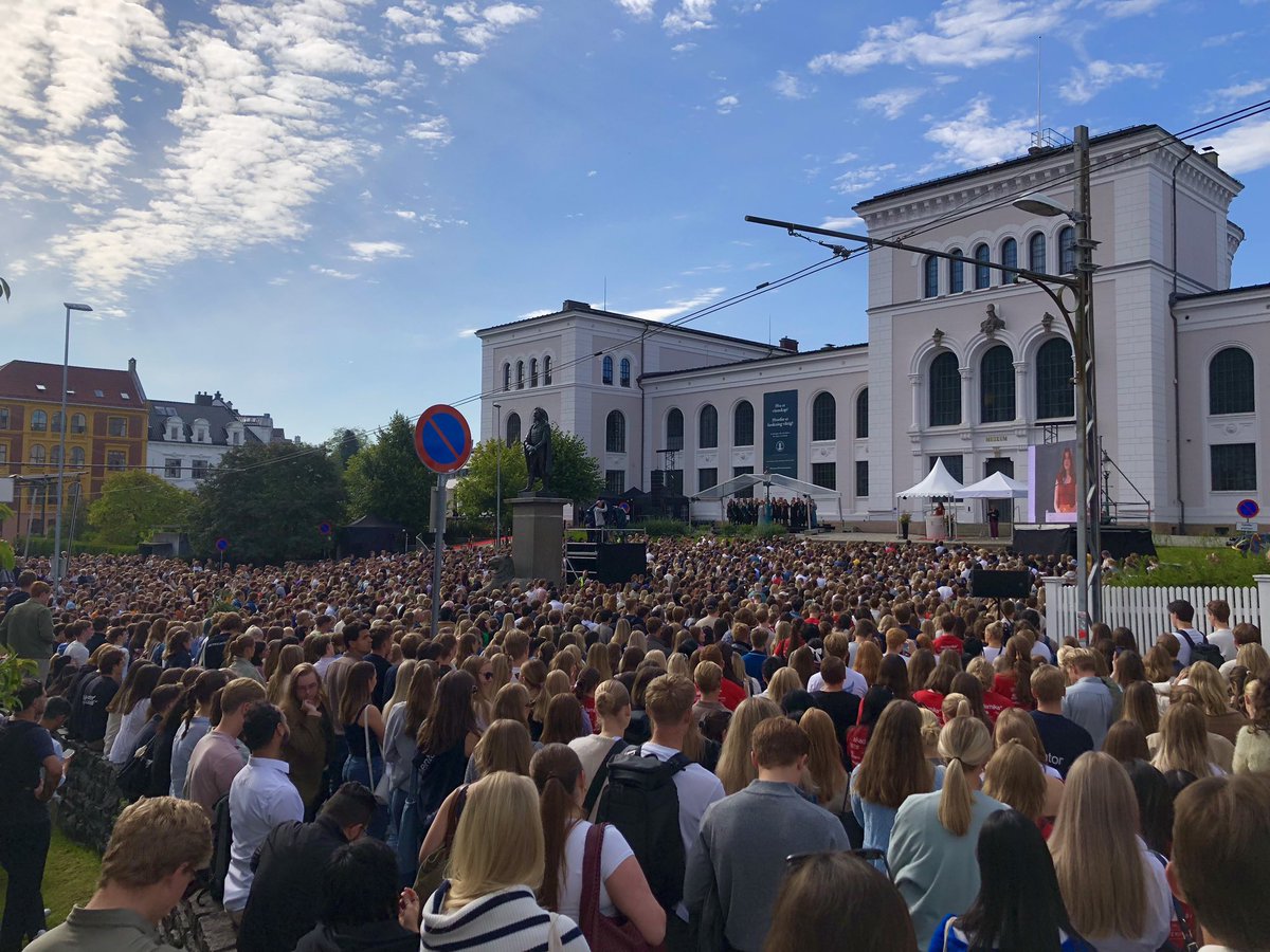 Welcoming new students and opening the academic year at the University of Bergen. Complete with old fashioned robes, speeches, choir, and protests. Here we go!