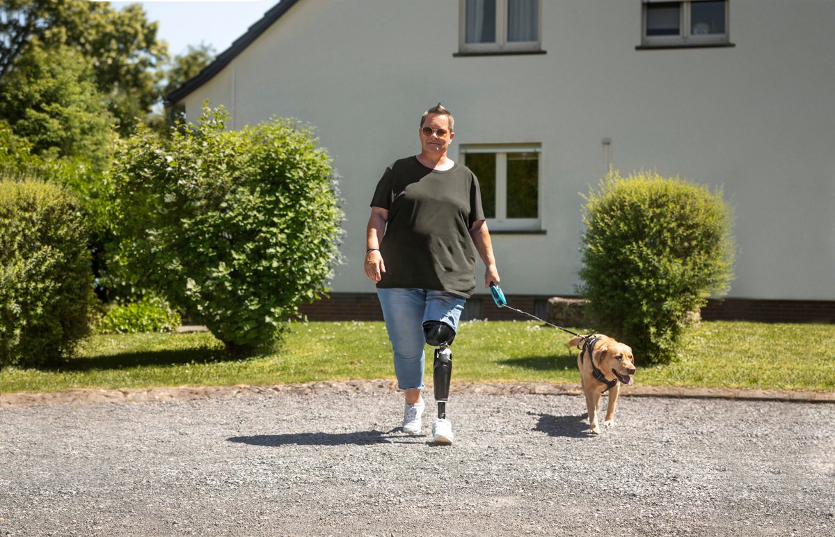 The Össur Power Knee has real-time adaptation to changes in direction and speed, and requires less energy input for walking. Find out more here ossur.com/en-gb/what-doe…
