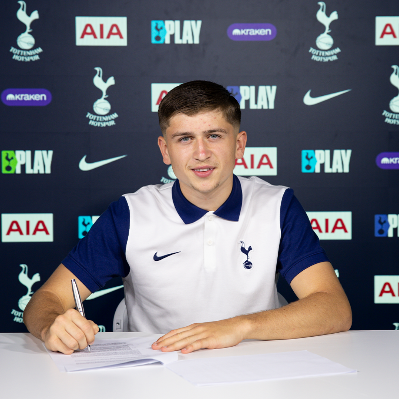 SpursOfficial's tweet photo. We are delighted to announce that @mikeymoore_10 has signed his first professional contract with the Club 🤍