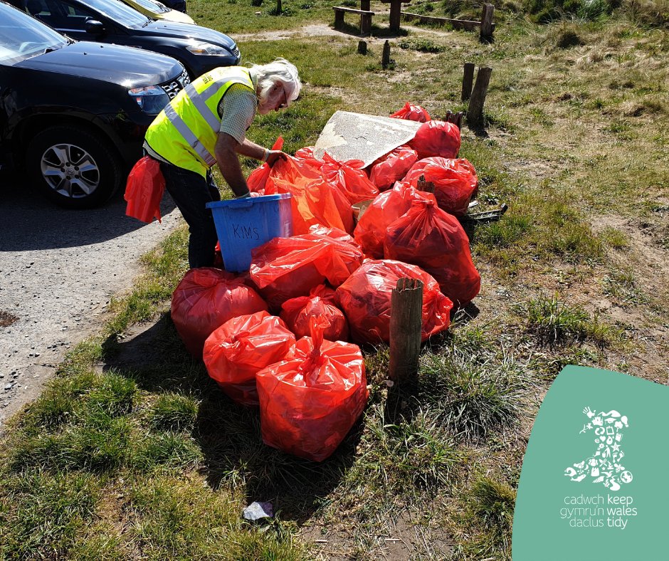 Mae ein Arwyr Sbwriel anhygoel wedi dangos cefnogaeth anhygoel wrth ofalu am ein hamgylchedd ar garreg ein drws.
 
Gwnewch wahaniaeth cadarnhaol yn Sir Gâr a dewch yn Arwyr Sbwriel heddiw! 💚 
 
💬 Cysylltwch i ddarganfod mwy
 
#SirGâr