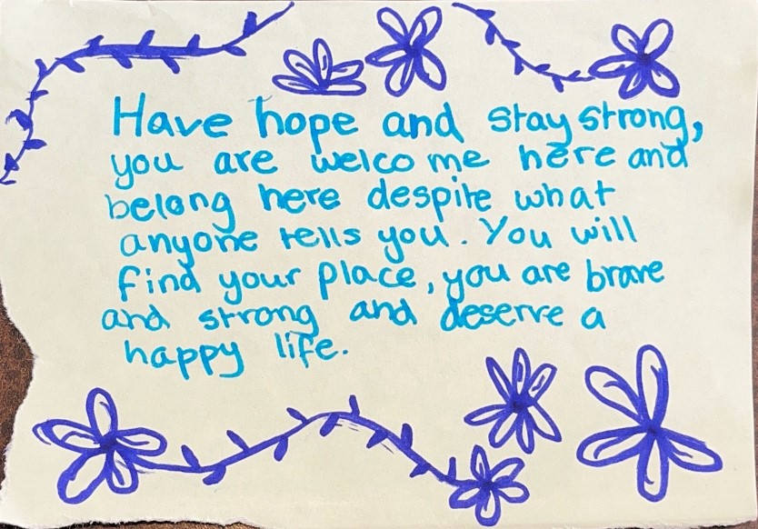 🧵 Teenagers on our <a href="/RSYNetzer/">RSY-Netzer</a> Shemesh summer camp have been writing cards of support for asylum seekers and refugees.

The action came as part of a session – run for the Reut and Atid groups (14-15 year olds) – on the recent far right riots and attacks on minorities. (1/3)