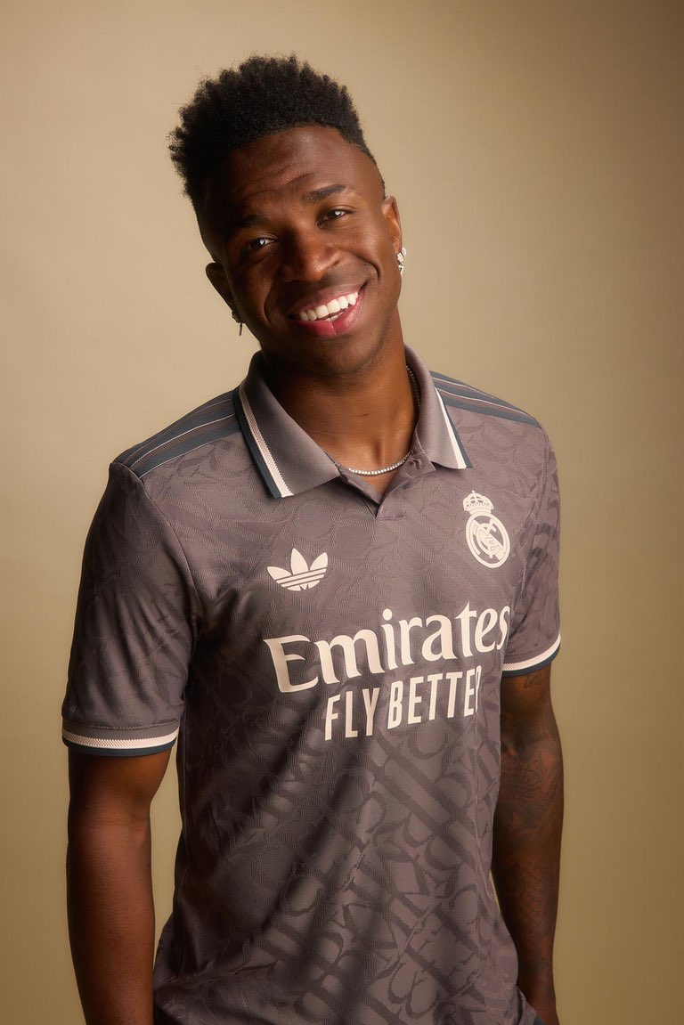🚨 SORTEO DE LA NUEVA CAMISETA DEL REAL MADRID DE VINICIUS🚨

Requisitos para participar: 

1- Dar RT este tuit.
2- Seguir a <a href="/Ctinfo_17/">Ctinfo_17</a> y a <a href="/MadridismoreaI/">Real Madrid Fans 🤍</a> 

*OPCIONAL* 
Mencionar a un amigo (doble participación)

El ganador se dará el jueves 15 de agosto.