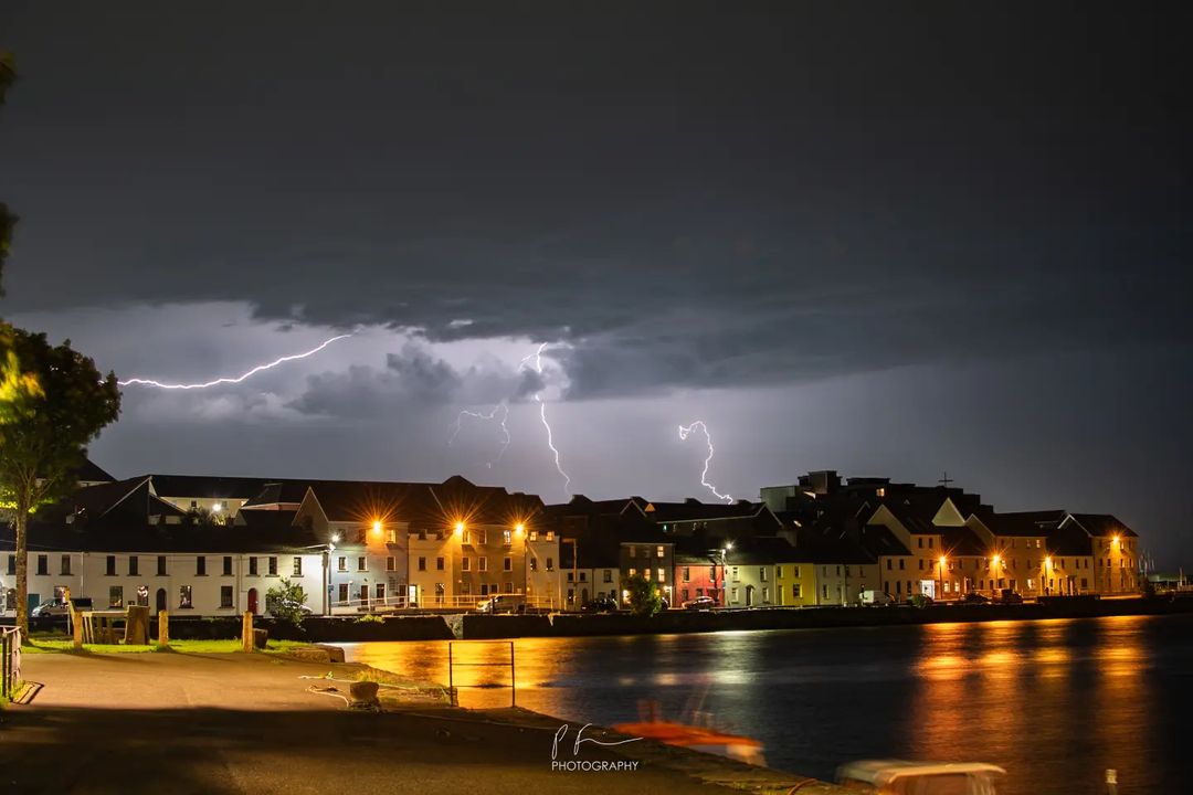 Did you see last night's #LightningStorm over #Galway ?! Breathtaking 😲

The brilliant @finnagram managed to capture three forks of lightning over The Long Walk all in one second!

#thisisgalway #thelongwalk #lightning #powerful #nature #stormchasers #galwayireland