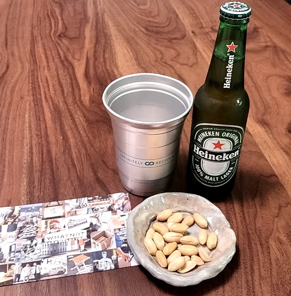 neon_tet's tweet photo. WHATNOTで衝動買いしてしまったアメリカ製アルミのコップで呑みたいためだけに瓶のHeineken買ってきた。ワットノット見てるだけでワクワクする商品ばっかりで沼りそう…
#雑貨
#DIY
#アウトドア
#ビール部🍺 https://t.co/QIew3X89Tb