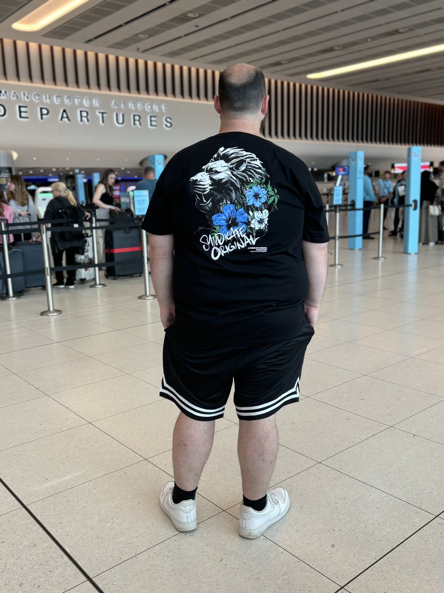 PrinnyBxxx's tweet photo. Terminal two we meet again! @SyndicateOG surprise went down very well! Happy holidays 🇪🇬🇪🇬 @Syndicate https://t.co/vecvY0kV8z