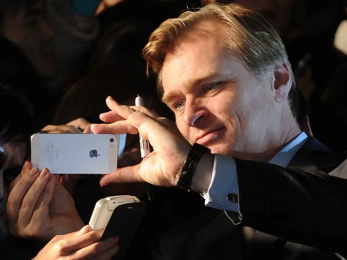 NolanAnalyst's tweet image. Christopher Nolan doesn’t use email or smartphones, and writes his scripts on a computer that isn’t connected to the internet 🖥️

“My kids would probably say I’m a complete Luddite. I would actually resist that description. I think technology and what it can provide is amazing.…
