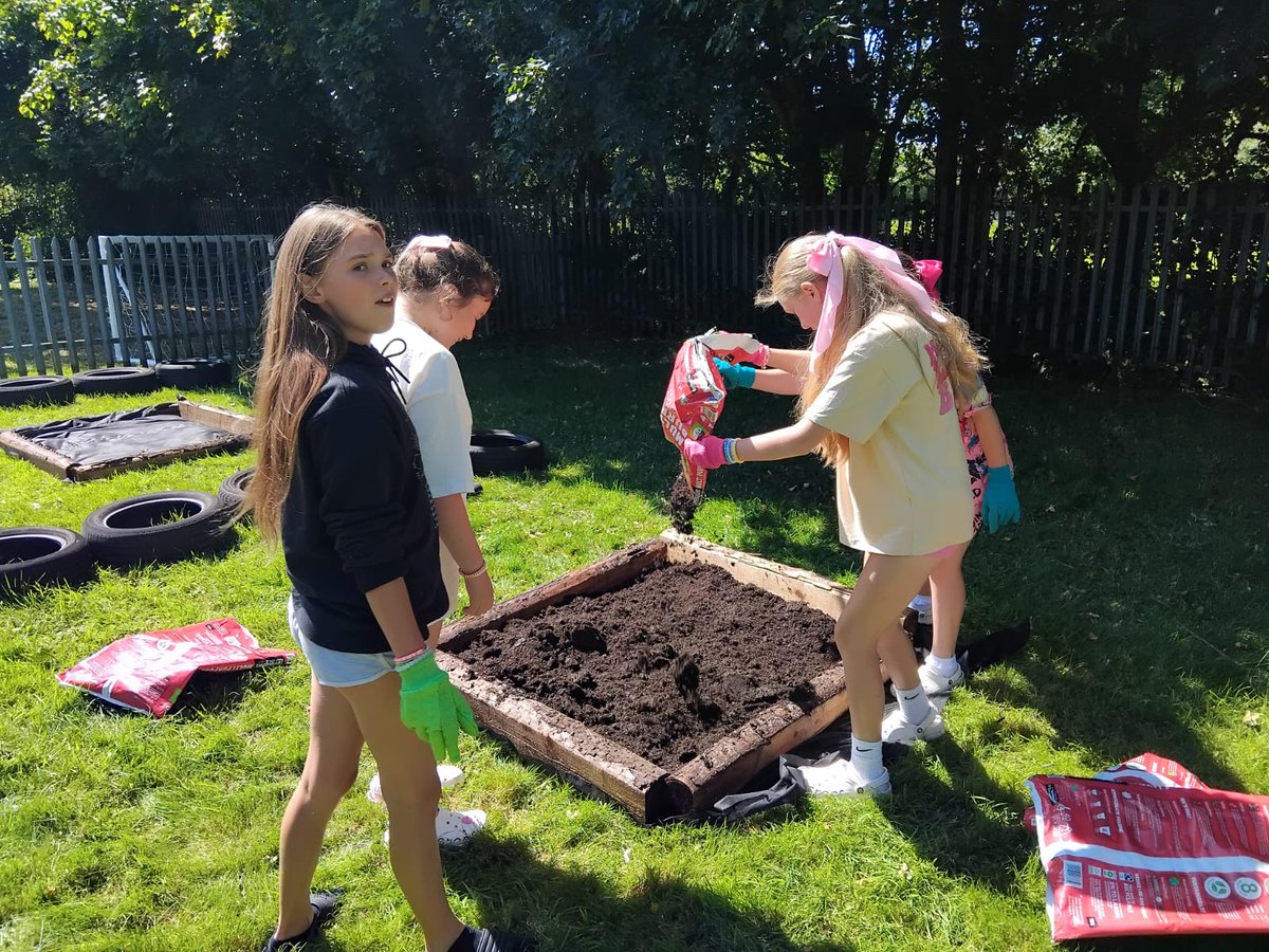 🌱 The start of Glendale's very own fruit and veg patch! 🌿 Our young people will have the opportunity to grow, maintain, and develop this garden for the local community. 🍅 Once ready, they’ll be sharing the fresh fruits and veggies with our neighbors—completely free of charge!