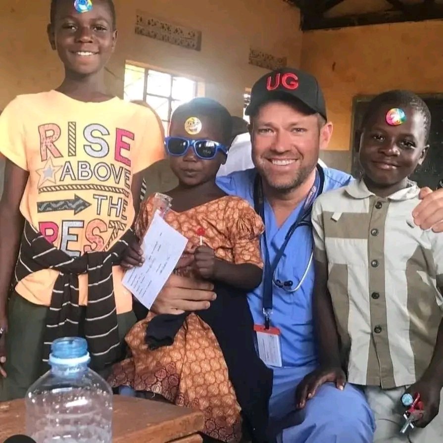 Much like an attitude of gratitude, the joy of giving leads to a happier, healthier life. In fact, generosity sets off a series of reactions in your brain that improves mood, reduces stress, boosts overall physical health, builds self-esteem, and even helps you live longer!