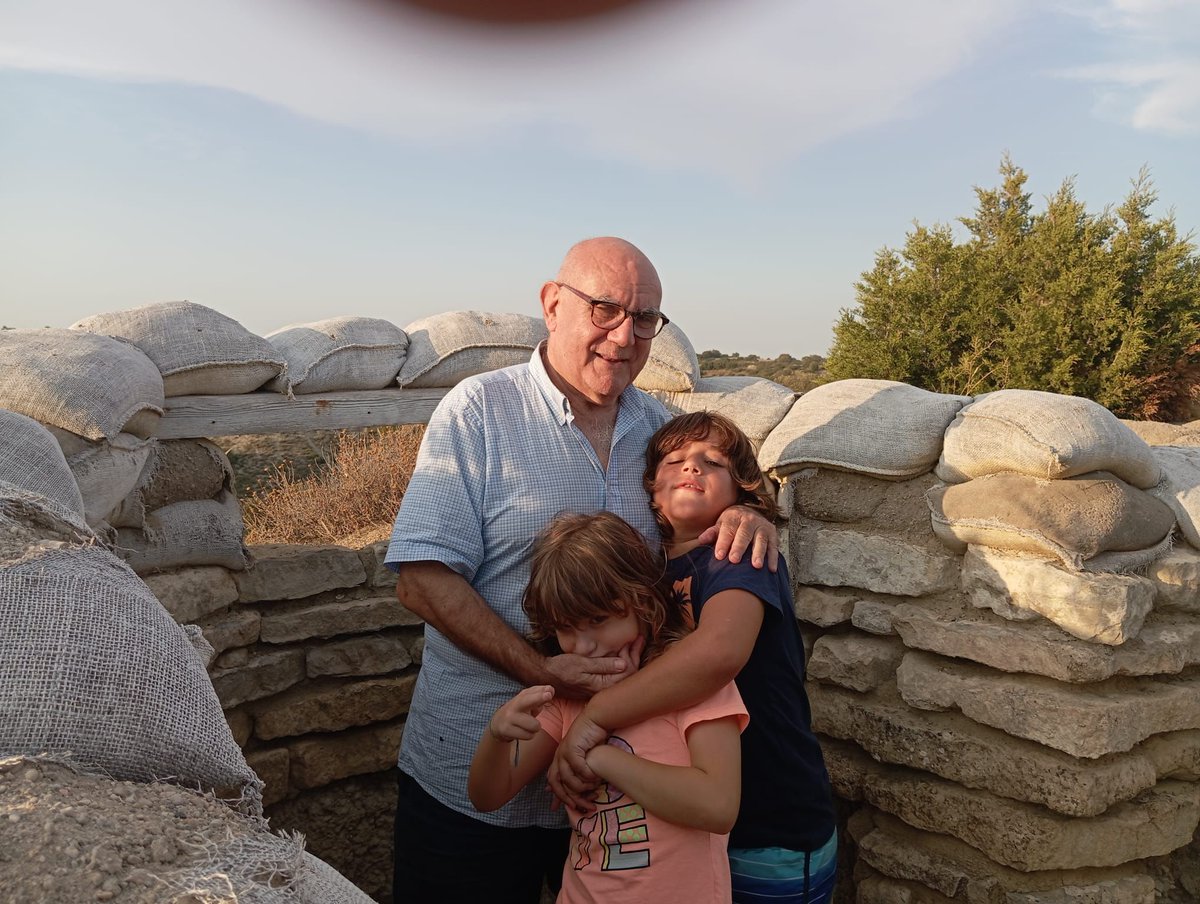 Altre cop uns dies al front del Segre perquè el meu net i la meva neta trepitjessin la terra per la que va lluitar al seu besavi, el meu pare, Leandro, a la 23é Brigada Mixta. Això és al Merengue, a Camarasa.