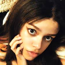 Jossienheimer's tweet photo. TJ cheated on Taylor with a girl that looks like someone tried making Jenna Ortega on the fallout 3 character creator, &amp; made some facial features way too big! 😯 😞

#fishtanklive #fishtankdotlive #fishtankliveupdate #fishtankseason2 #itsover https://t.co/TI76W1bUs5