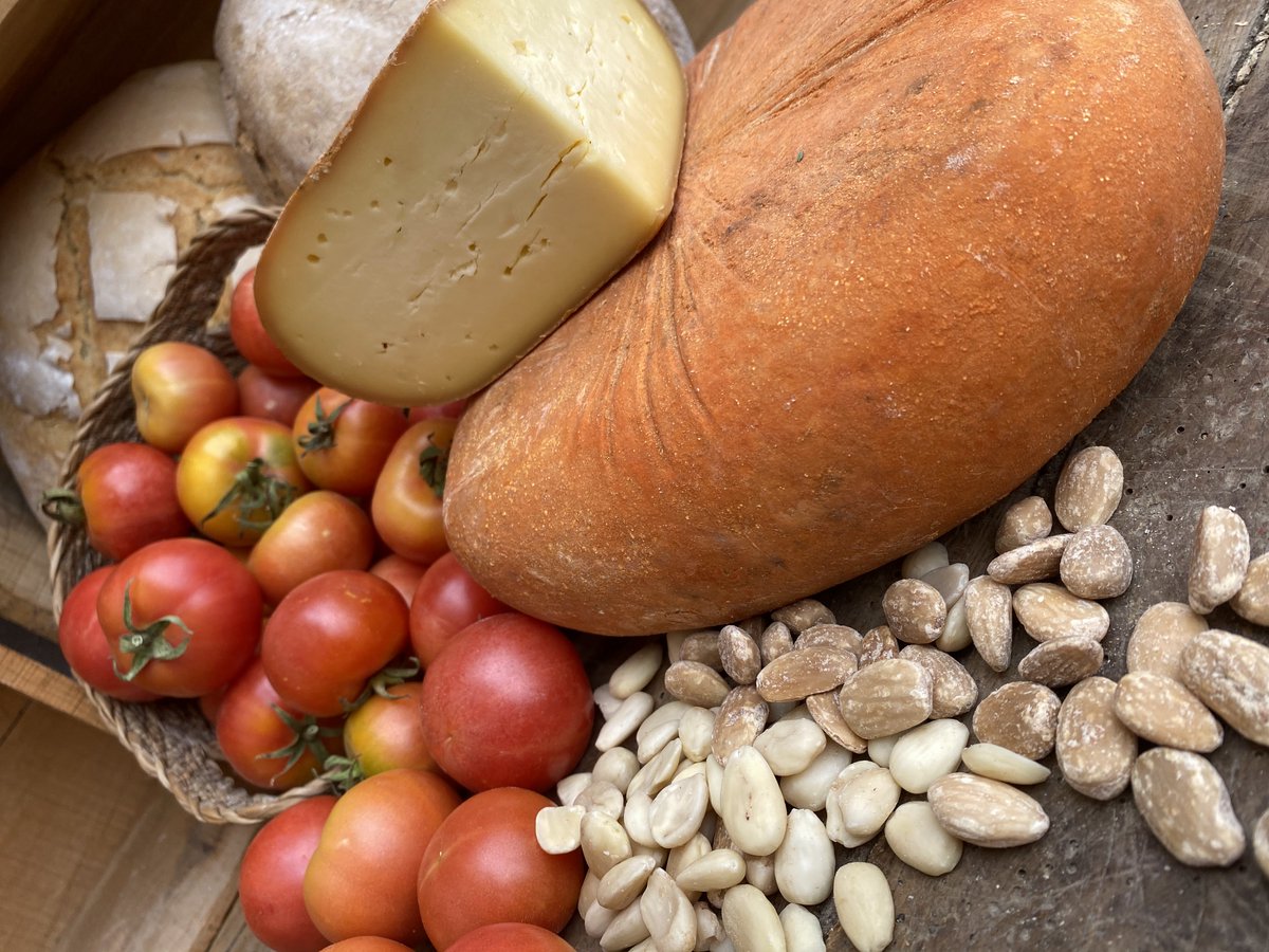 Un estudi constata que la majoria dels consumidors manifesta que compra aliments de les Balears amb DOP o IGP quan realment no és així

S'ha analitzat el consum del formatge  Mahón-Menorca i la sobrassada, ensaïmada, oli, oliva i ametlla de  Mallorca

🔗tn.caib.es/consumidorsDOP…