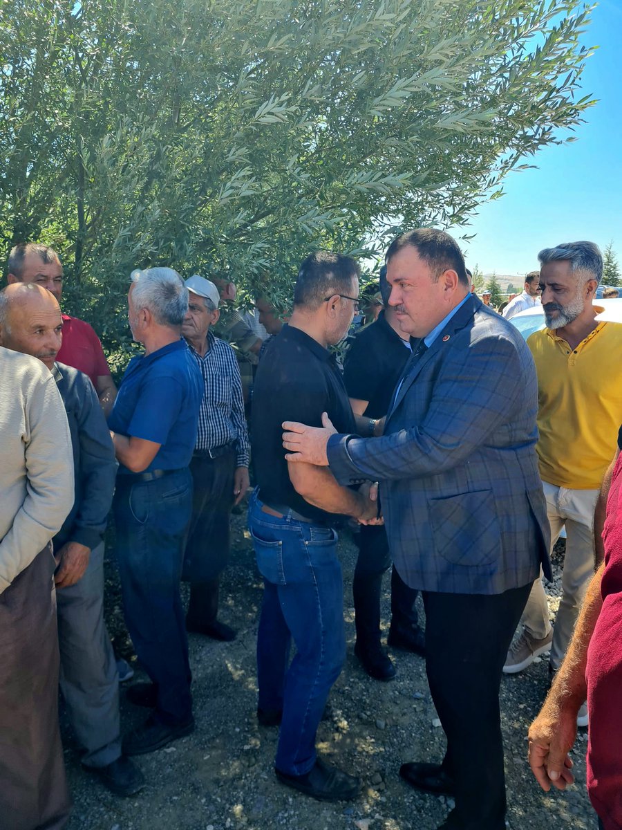 Enişte'min babası Mustafa Aydemir amcamızı ahiret yolculuğuna uğurladık.Merhuma Allah'tan rahmet yakınlarına ve sevenlerine sabır ve başsağlığı diliyorum