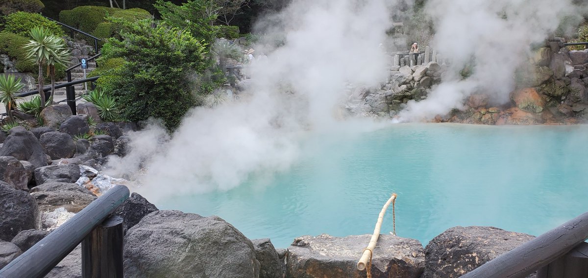 別府 地獄めぐりに来ています。
風は涼しいけど、日差しと噴き出るお湯の熱があわさって暑いのなんの😵