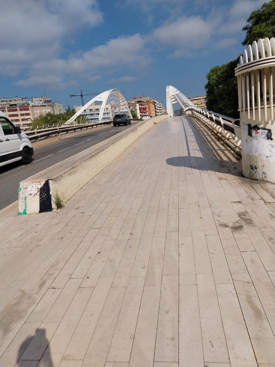 marieee307's tweet photo. Aquestes són condicions dignes de mantenir els entorns de l'obra de l'ave a sant martí? @jaumecollboni @bcn_ajuntament https://t.co/n9nDnNubaT