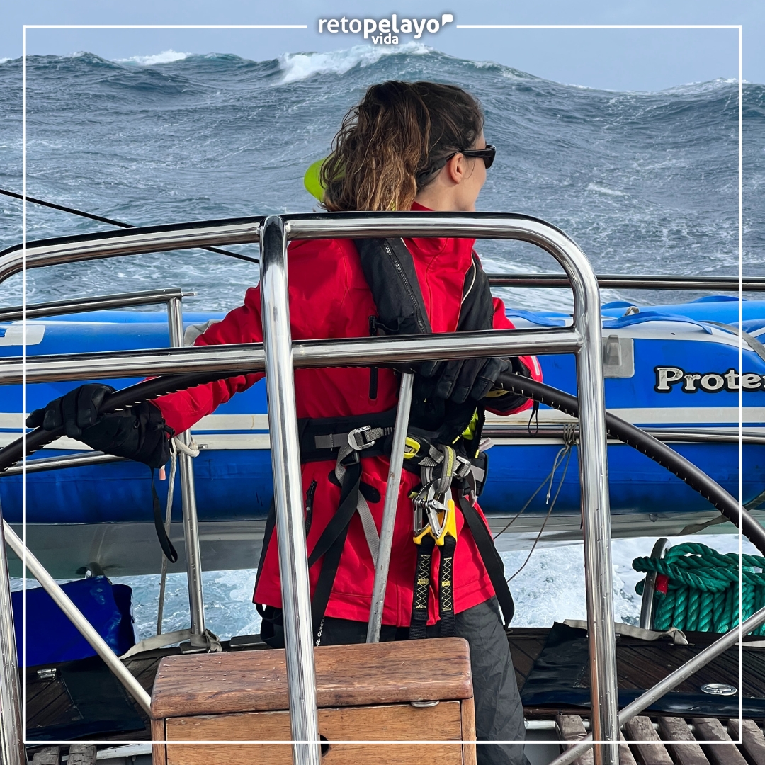 RetoPelayoVida's tweet image. 🌊 ✨ ¡Os presentamos a Paula Gonzalvo! Directora deportiva y capitana del #retopelayovida Antártida 2024.

🌍⛵ Arquitecta, capitana y conferenciante, Paula cuenta con más de 55.000 millas náuticas de experiencia en navegación. 

#antártida #expedición #navegación