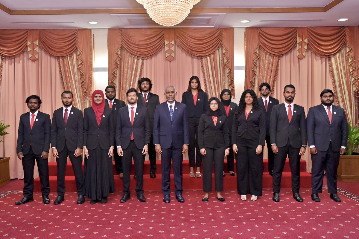 IbrahimAbaann's tweet image. HEP @MMuizzu inaugurated the &quot;National Youth Advisory Committee&quot; today. 

The purpose of the National Youth Advisory Committee is to consult with HEP on the implementation of the Government&apos;s manifesto and policies, to advise HEP on how to proceed in such matters. 

@AswardWaheed