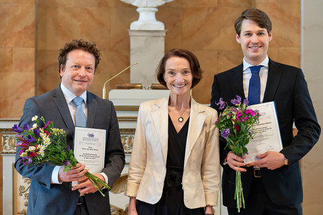 Institute of Pharmacology and Toxicology, UMG (@pharmaumg) on Twitter photo Herzlichen Glückwunsch <a href="/MTiburcy/">Malte Tiburcy</a> zum Habilitationspreis des Vereins der Freunde und Förderer der Medizinischen Fakultät der Georgia Augusta zu Göttingen e.V., WS 2023/24, für „Humane Muskelgewebe für die translationale Pharmakologie”! 👏💐 Herzlichen Glückwunsch <a href="/MTiburcy/">Malte Tiburcy</a> zum Habilitationspreis des Vereins der Freunde und Förderer der Medizinischen Fakultät der Georgia Augusta zu Göttingen e.V., WS 2023/24, für „Humane Muskelgewebe für die translationale Pharmakologie”! 👏💐