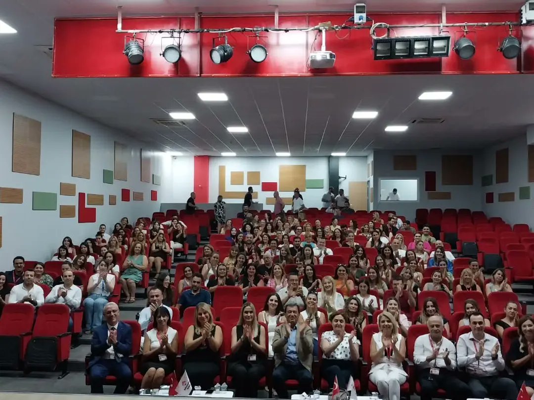 Güçlü öğretmen kadromuzla yeni döneme hazırız! ❤️💙

2024-2025 eğitim öğretim yılı Genel Kurul Toplantımızı Belen Kampüsümüzde gerçekleştirdik.
 Başarılarla dolu bir yıl dileğiyle…

#SıraEğitimYöneticilerimizde
<a href="/bahcesehir_k12/">Bahçeşehir Koleji</a>